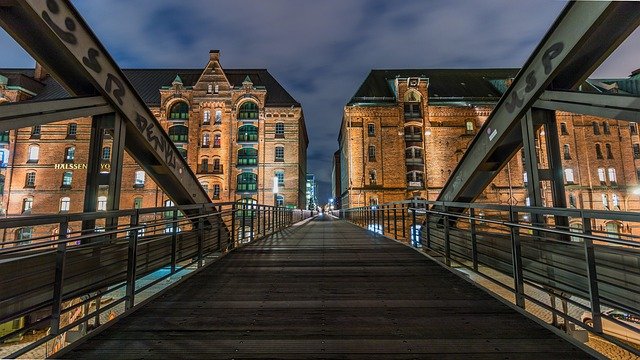 city ​​pedestrian bridge