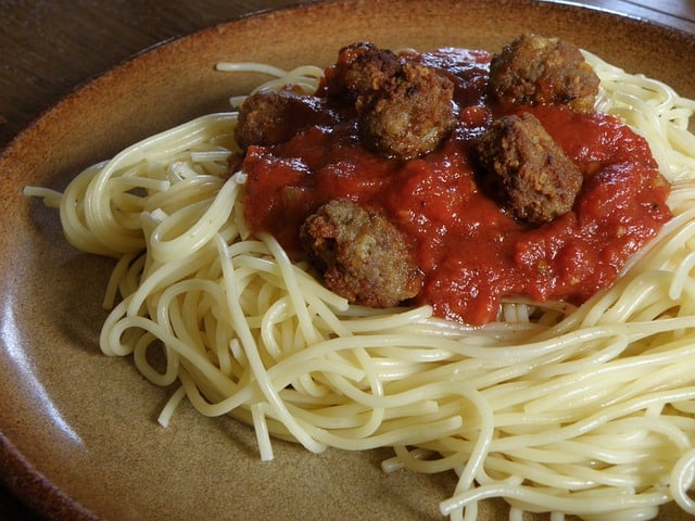 Noodles with tomato sauce and meatballs