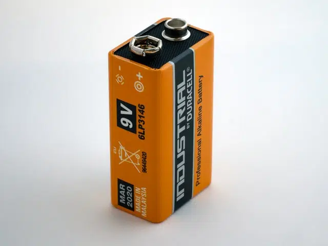 Battery electromagnet