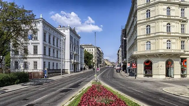 Public road median