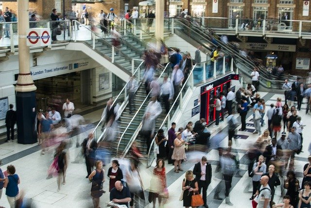 Gossip, crowd of people