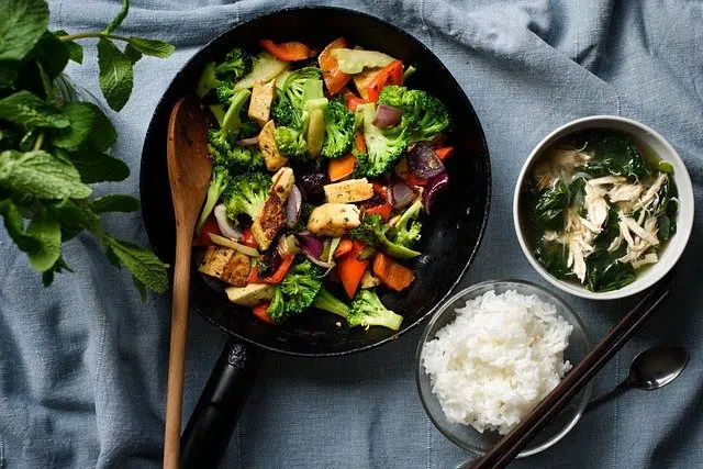 Non-stick vegetable frying pan