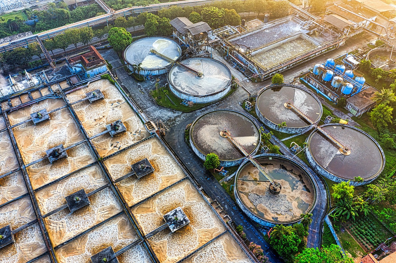 Water clarifying tanks