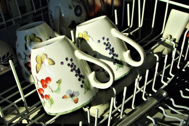 Dishwasher cup tray