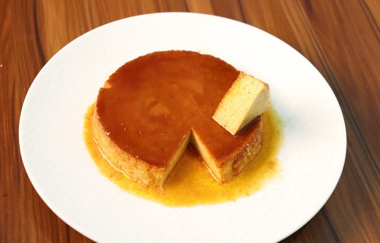 Flan dipped in caramel