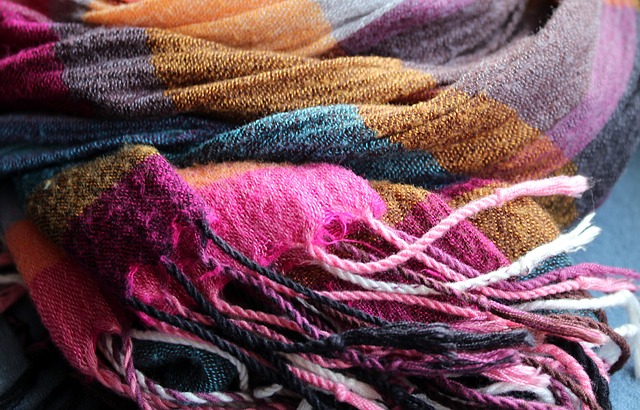 Multicolored thread scarf