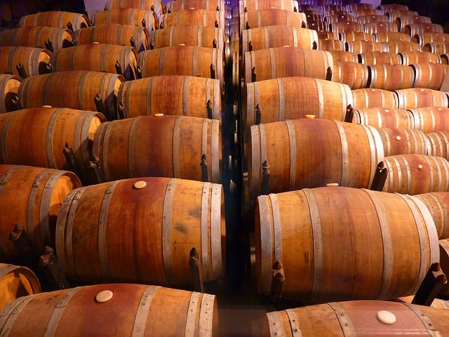 Barrels with straps