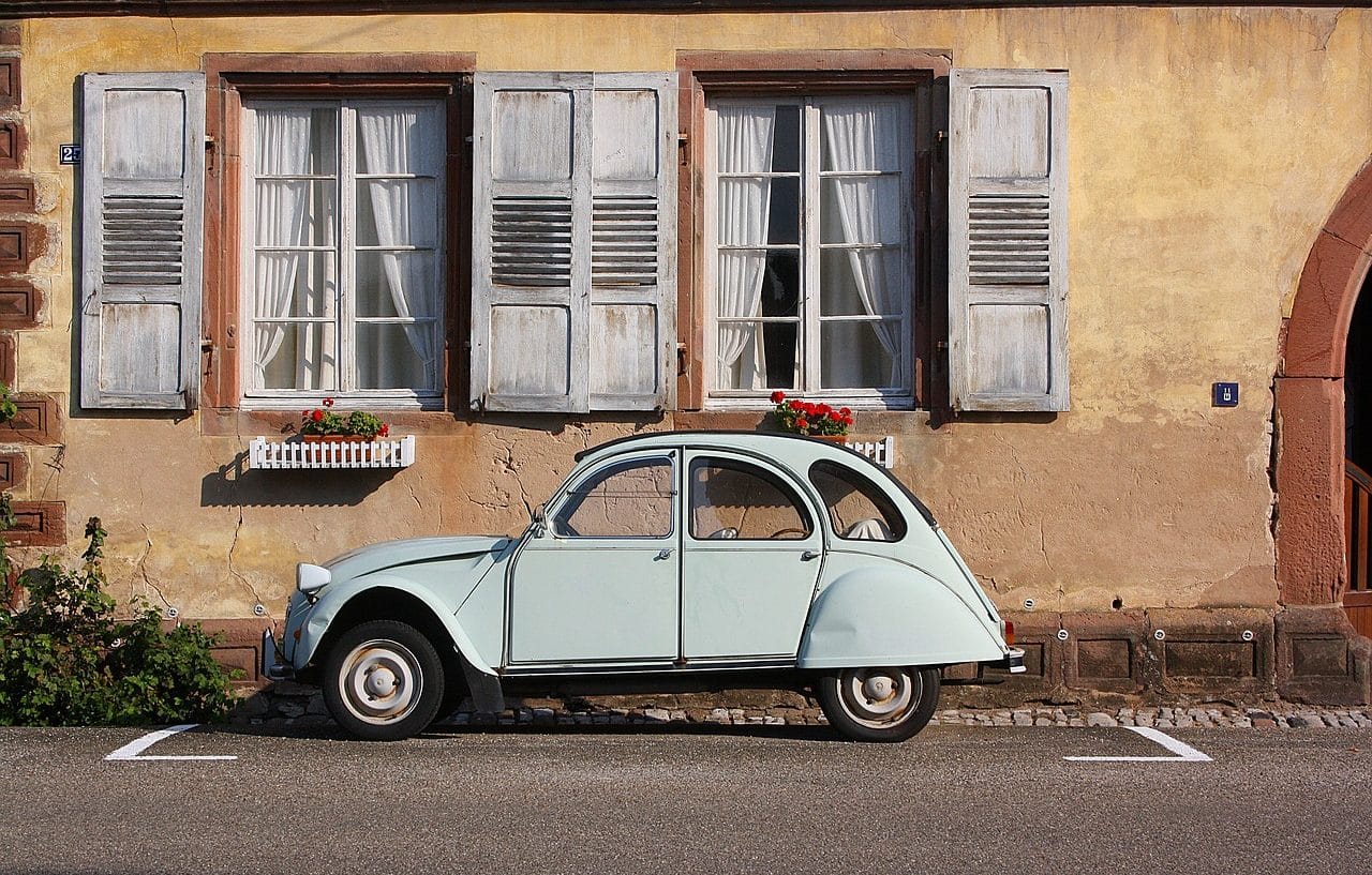 Old Citroen in front of town house