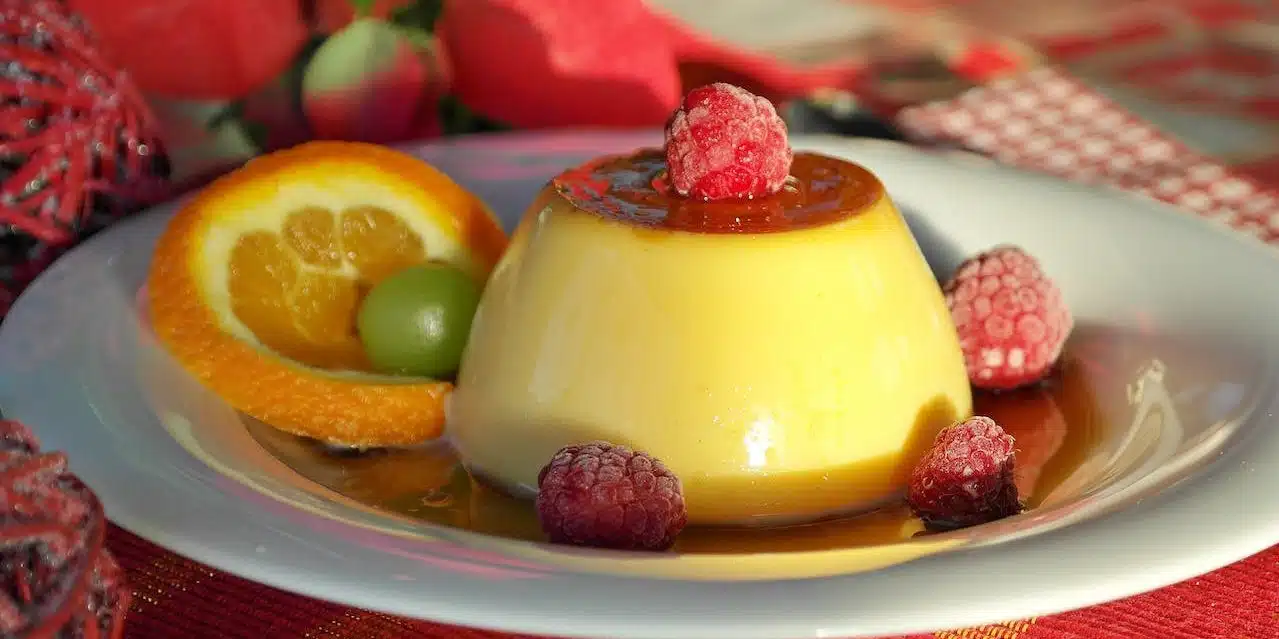 Flan with fruits