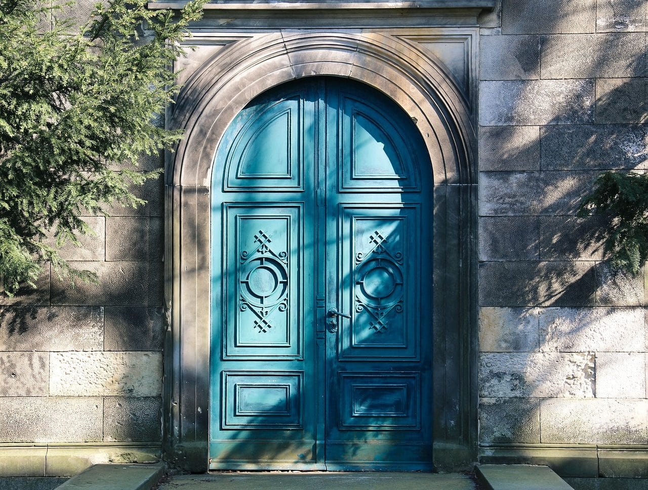 Turquoise entrance door