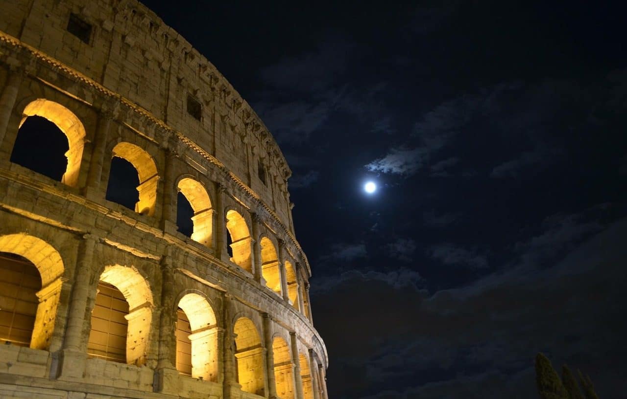 Night photo of the Roman Colosseum