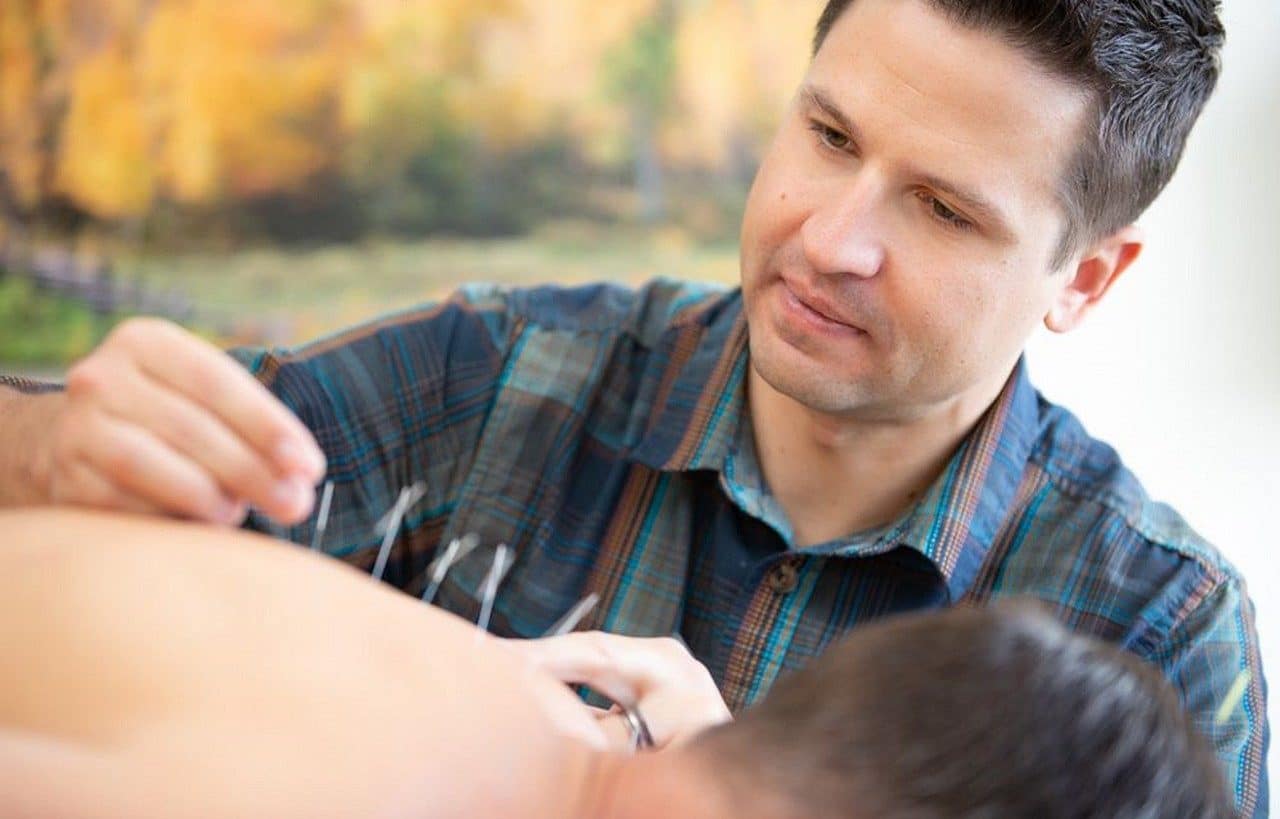 acupuncture session